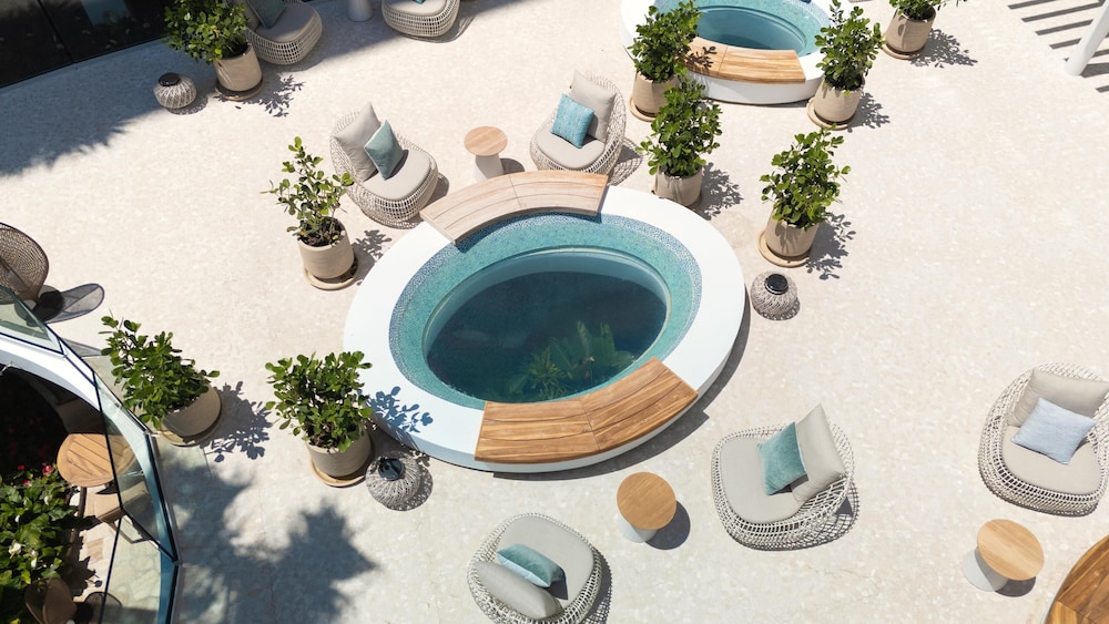 Andaz Miami Beach Resort & Spa — Swimming pool in Miami, Florida