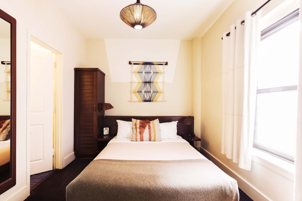 Freehand Chicago — Hotel rooms in Chicago, Illinois