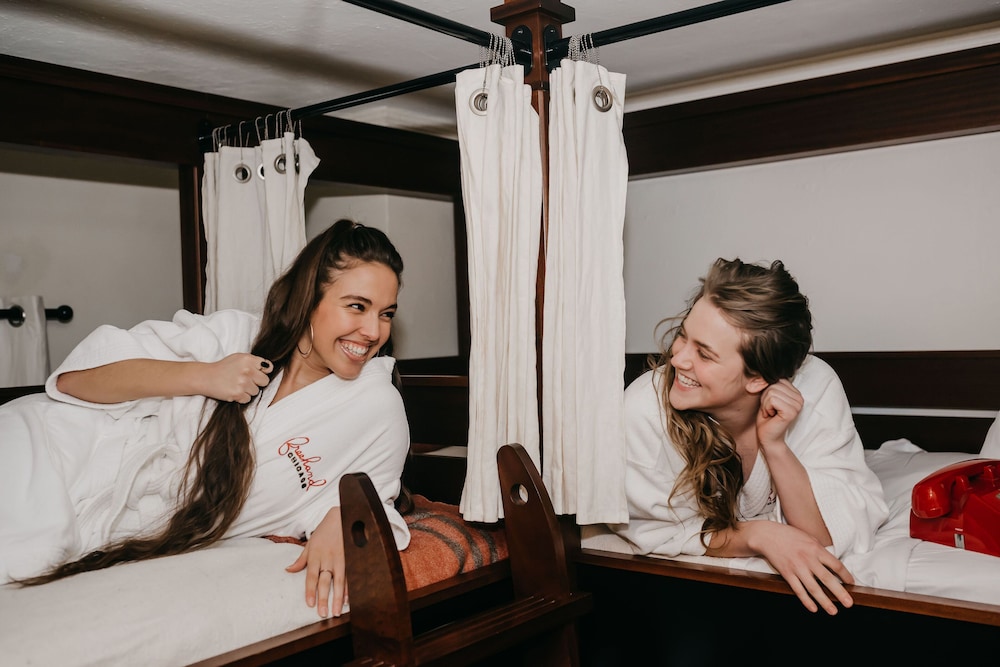Freehand Chicago — Hotel rooms in Chicago, Illinois