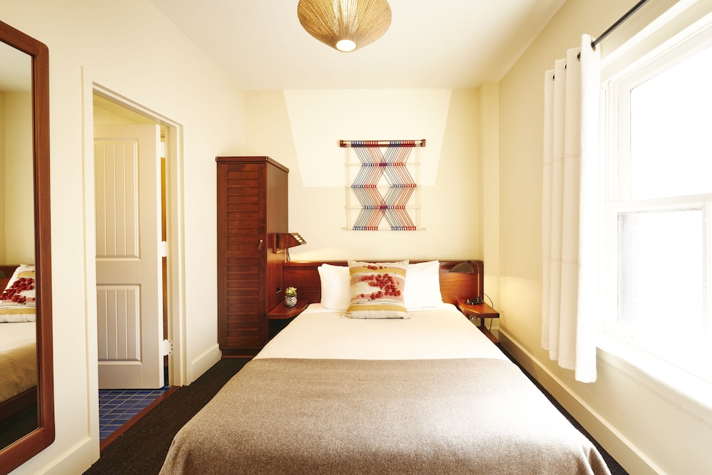 Freehand Chicago — Hotel rooms in Chicago, Illinois