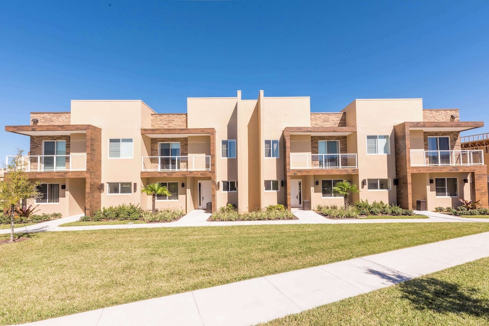 Magic Village Yards, Trademark Collection by Wyndham — Hotel building in Kissimmee, Florida