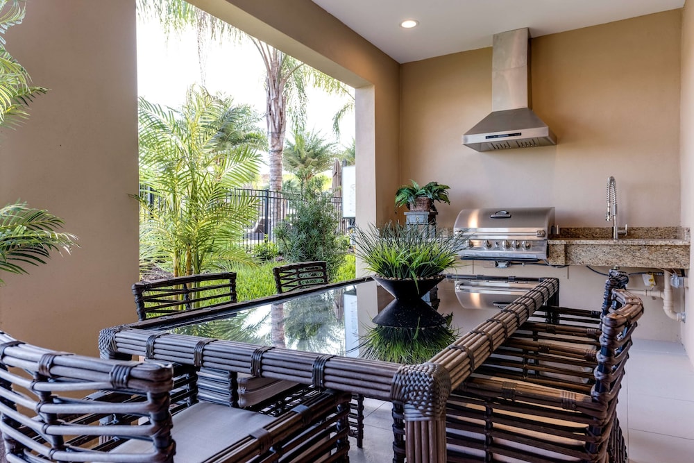Magic Village Yards, Trademark Collection by Wyndham — Restaurant & bars in Kissimmee, Florida