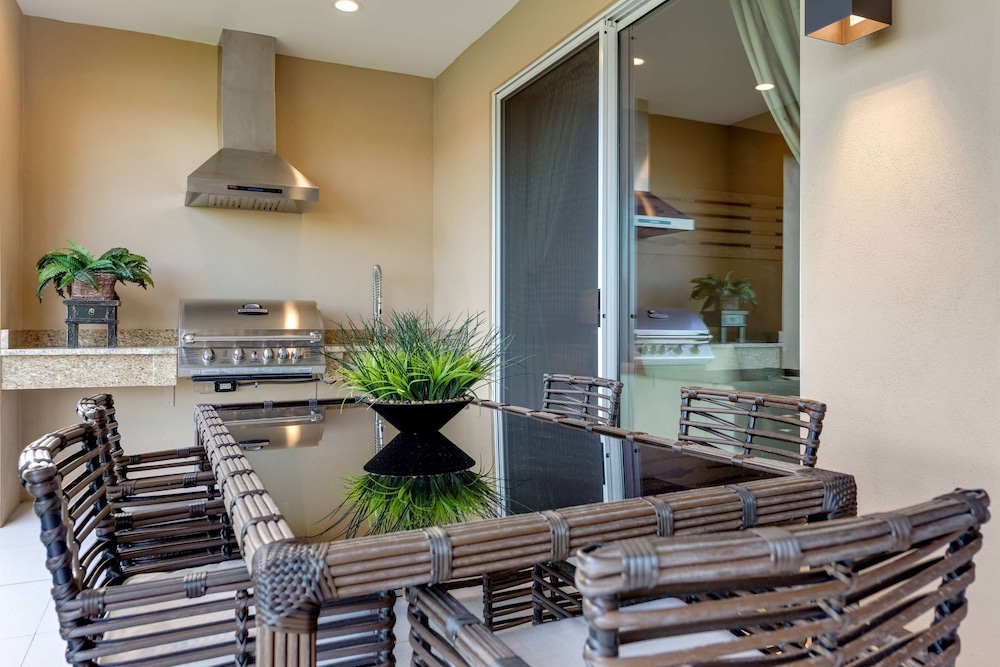 Magic Village Yards, Trademark Collection by Wyndham — Restaurant & bars in Kissimmee, Florida