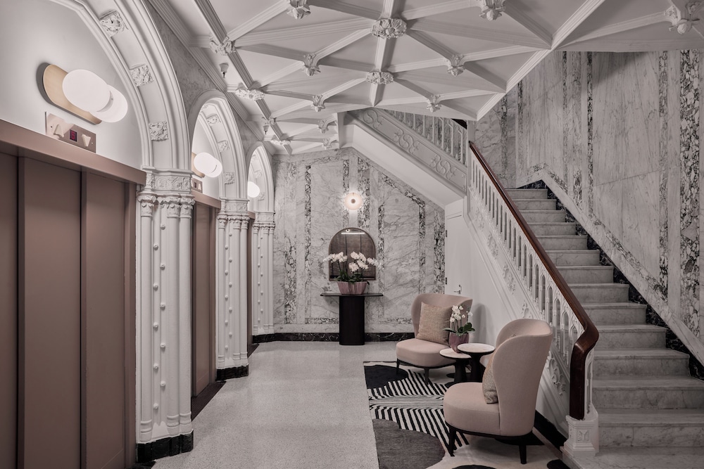 The Godfrey Hotel Boston — Hotel building in Boston, Massachusetts