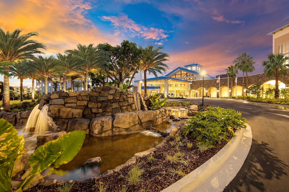 Universal's Loews Sapphire Falls Resort — Hotel building in Orlando, Florida