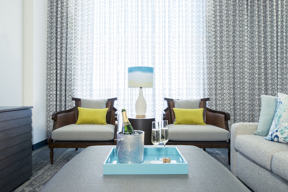 Universal's Loews Sapphire Falls Resort — Hotel rooms in Orlando, Florida