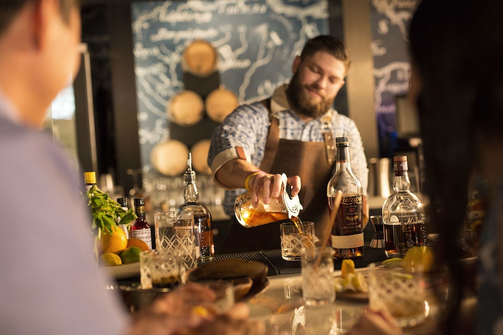 Universal's Loews Sapphire Falls Resort — Restaurant & bars in Orlando, Florida