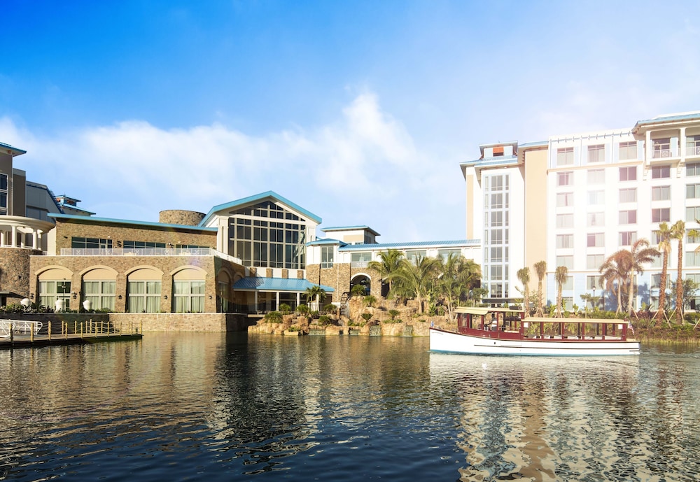 Universal's Loews Sapphire Falls Resort — Hotel building in Orlando, Florida