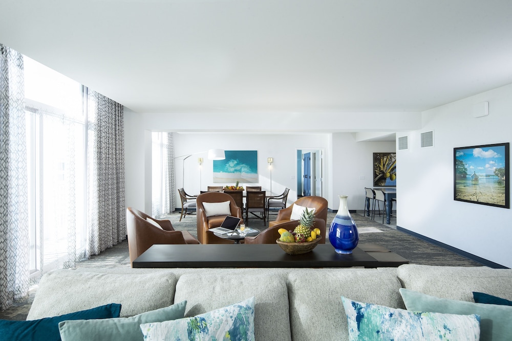 Universal's Loews Sapphire Falls Resort — Hotel rooms in Orlando, Florida