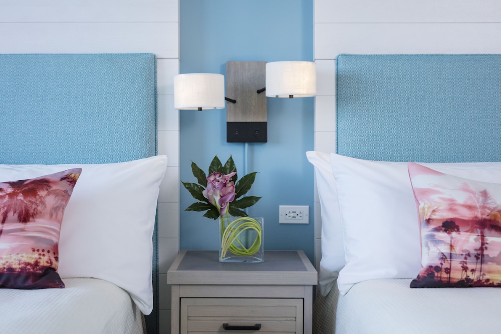 Universal's Loews Sapphire Falls Resort — Hotel rooms in Orlando, Florida