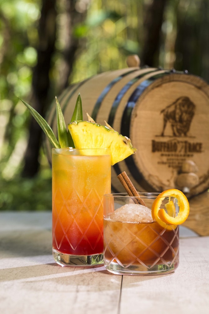 Universal's Loews Sapphire Falls Resort — Restaurant & bars in Orlando, Florida