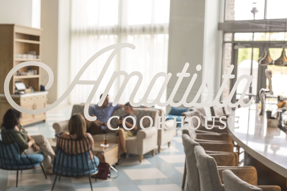 Universal's Loews Sapphire Falls Resort — Restaurant & bars in Orlando, Florida