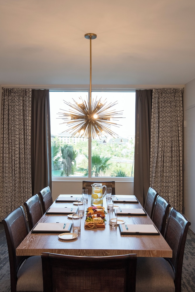 Universal's Loews Sapphire Falls Resort — Hotel rooms in Orlando, Florida
