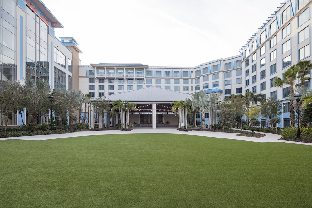 Universal's Loews Sapphire Falls Resort — Hotel building in Orlando, Florida