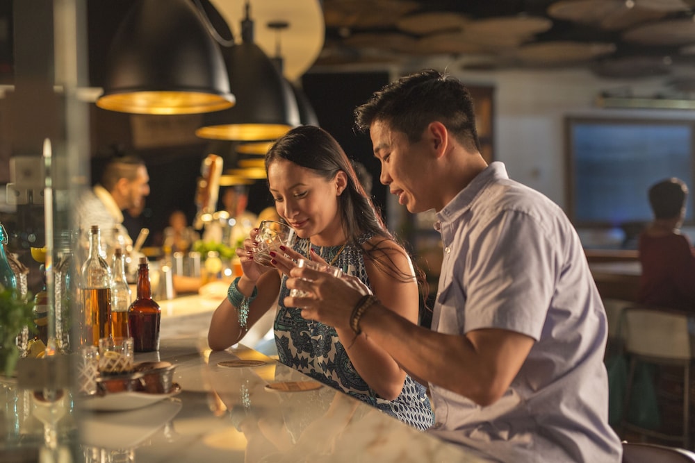 Universal's Loews Sapphire Falls Resort — Restaurant & bars in Orlando, Florida