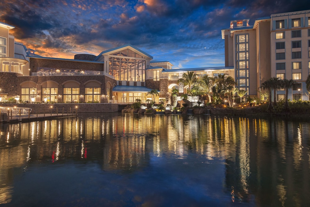 Universal's Loews Sapphire Falls Resort — Hotel building in Orlando, Florida