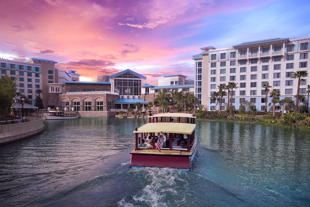 Universal's Loews Sapphire Falls Resort — Hotel building in Orlando, Florida