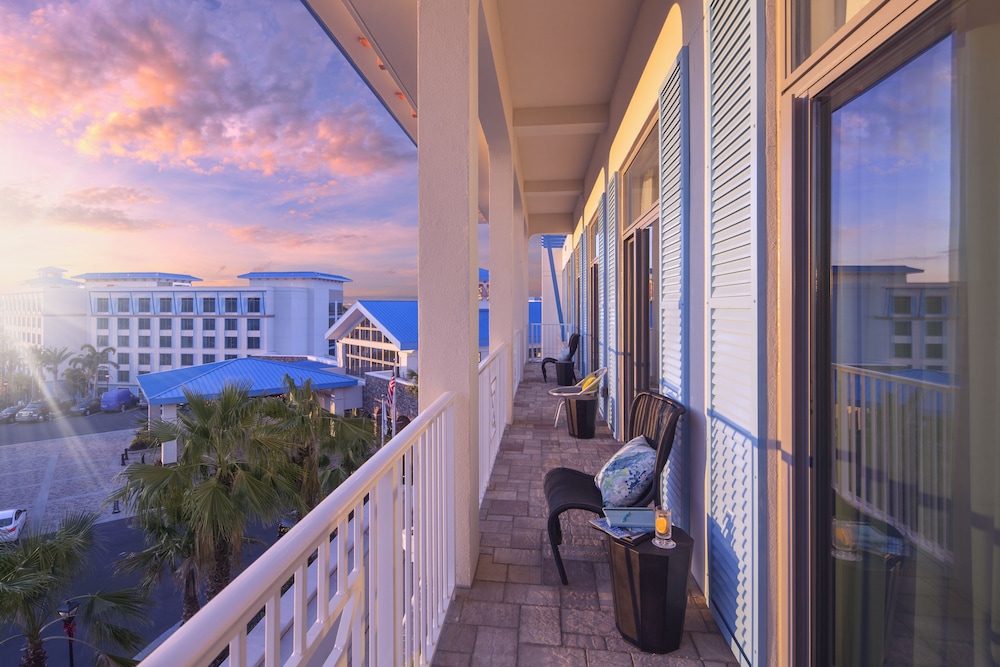 Universal's Loews Sapphire Falls Resort — Hotel building in Orlando, Florida