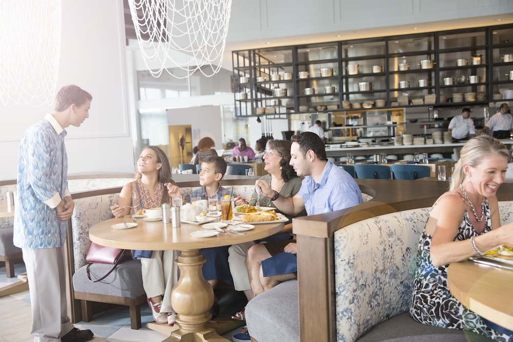 Universal's Loews Sapphire Falls Resort — Restaurant & bars in Orlando, Florida