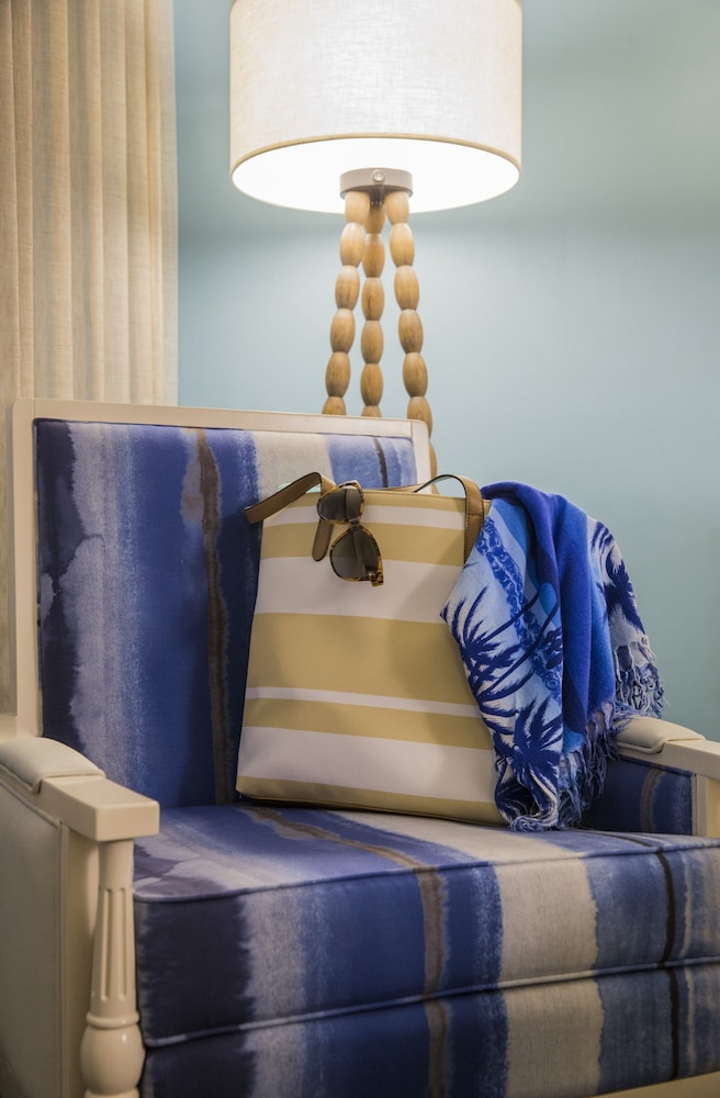 Universal's Loews Sapphire Falls Resort — Hotel rooms in Orlando, Florida