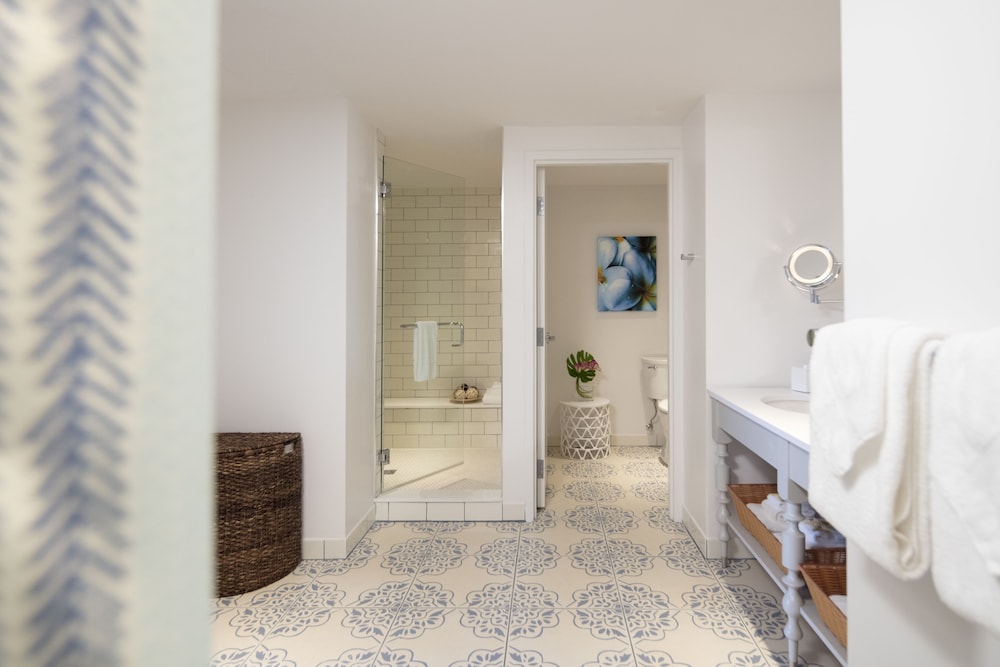 Universal's Loews Sapphire Falls Resort — Hotel rooms in Orlando, Florida