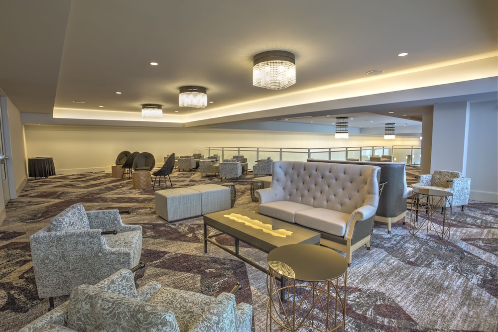 Universal's Loews Sapphire Falls Resort — Restaurant & bars in Orlando, Florida