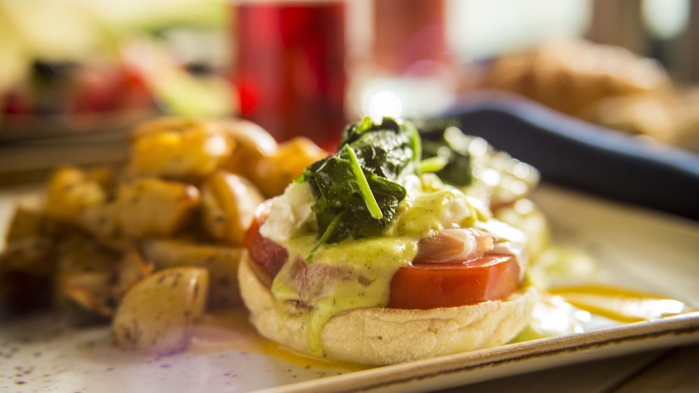 Universal's Loews Sapphire Falls Resort — Restaurant & bars in Orlando, Florida