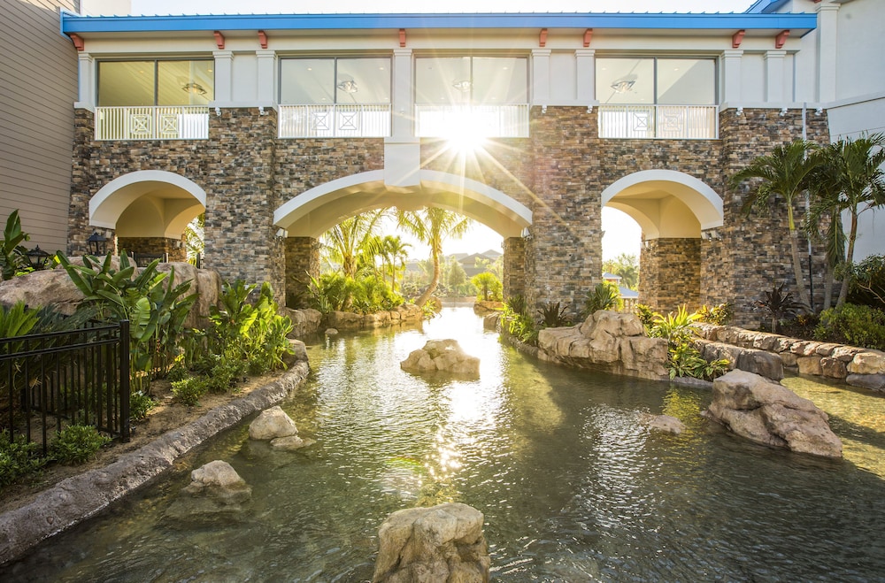 Universal's Loews Sapphire Falls Resort — Hotel building in Orlando, Florida