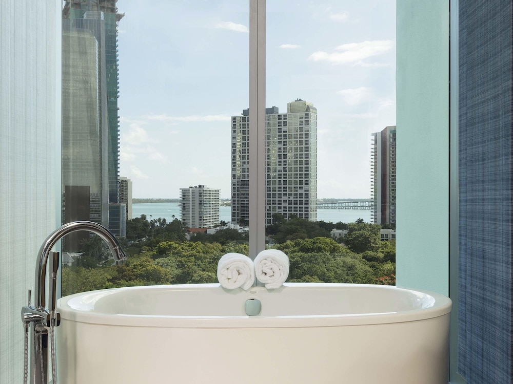 Novotel Miami Brickell — Hotel rooms in Miami, Florida