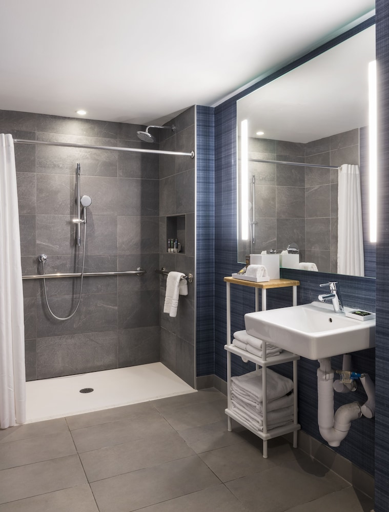 Novotel Miami Brickell — Hotel rooms in Miami, Florida