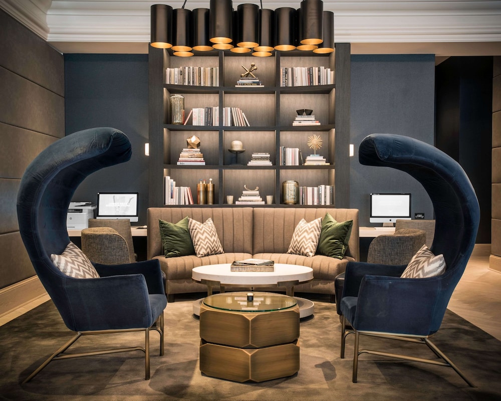 LondonHouse Chicago, Curio Collection by Hilton — Hotel building in Chicago, Illinois