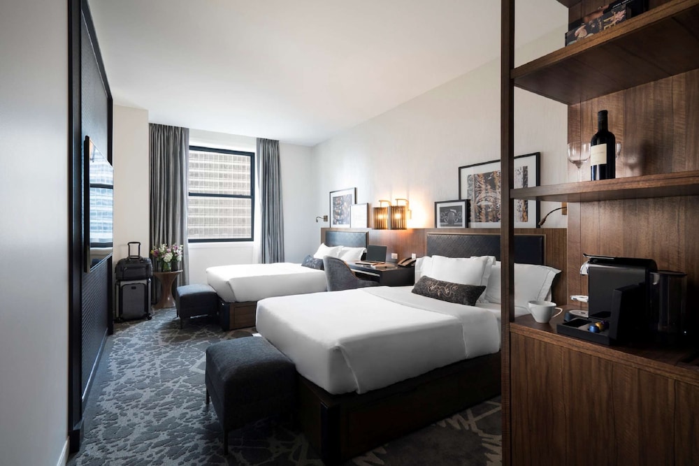 LondonHouse Chicago, Curio Collection by Hilton — Hotel rooms in Chicago, Illinois
