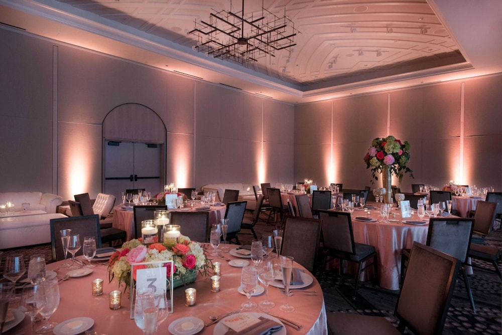 LondonHouse Chicago, Curio Collection by Hilton — Restaurant & bars in Chicago, Illinois