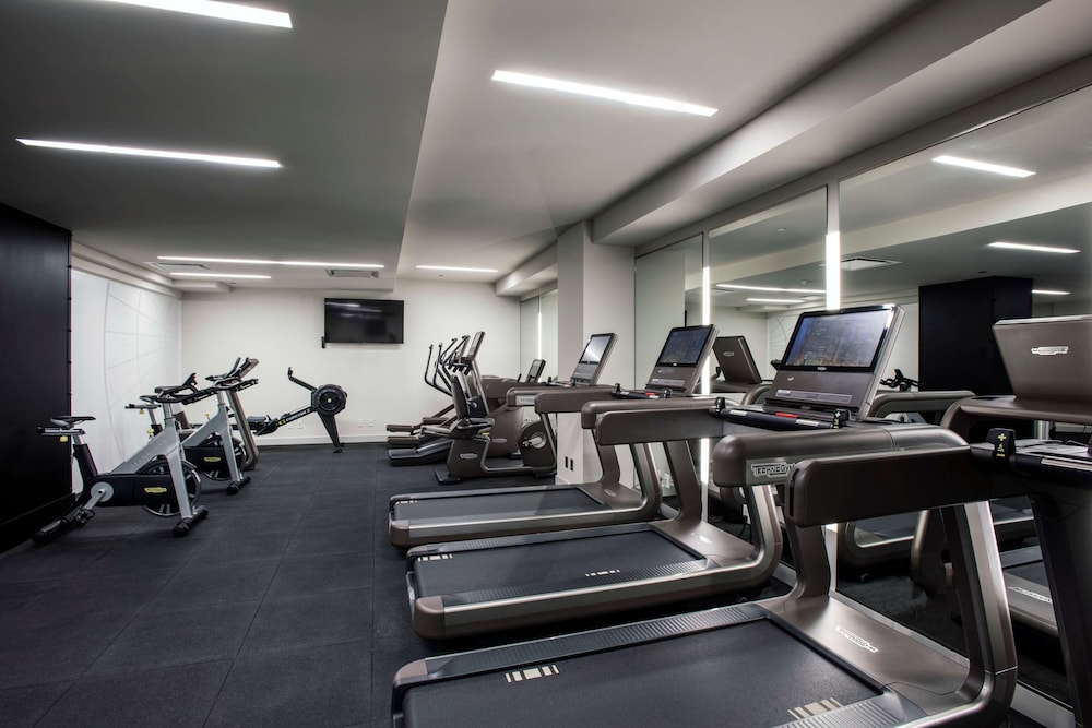 LondonHouse Chicago, Curio Collection by Hilton — Sports & recreation in Chicago, Illinois