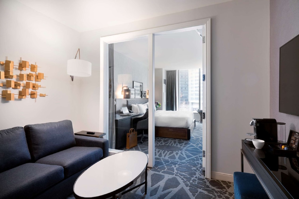 LondonHouse Chicago, Curio Collection by Hilton — Hotel rooms in Chicago, Illinois