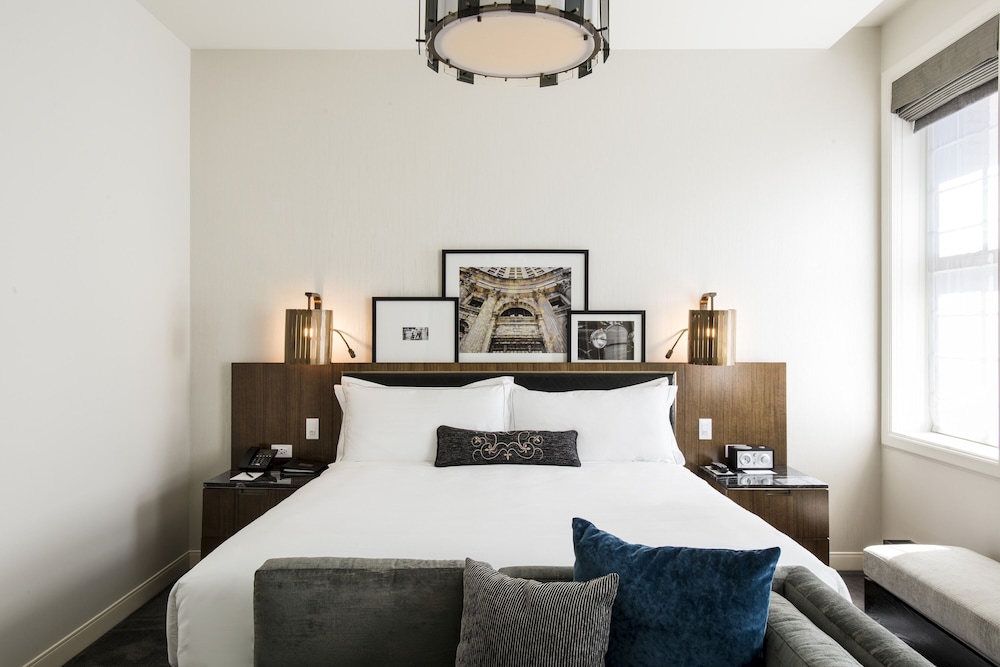 LondonHouse Chicago, Curio Collection by Hilton — Hotel rooms in Chicago, Illinois
