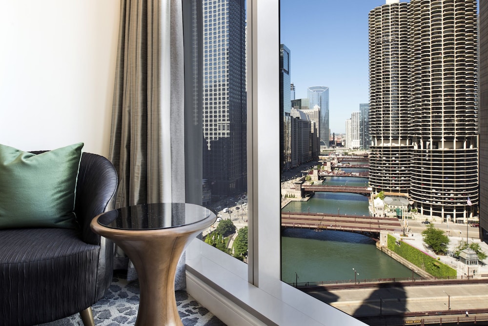 LondonHouse Chicago, Curio Collection by Hilton — Hotel rooms in Chicago, Illinois