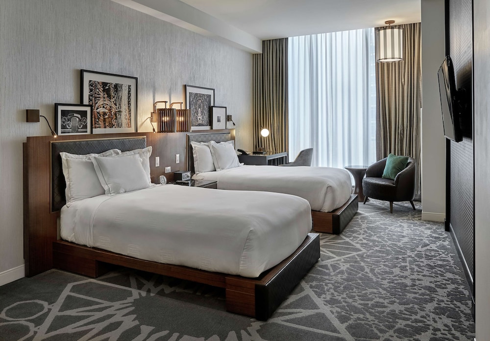 LondonHouse Chicago, Curio Collection by Hilton — Hotel rooms in Chicago, Illinois