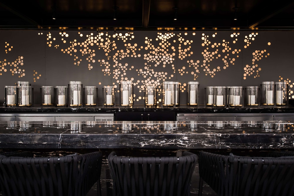 LondonHouse Chicago, Curio Collection by Hilton — Restaurant & bars in Chicago, Illinois