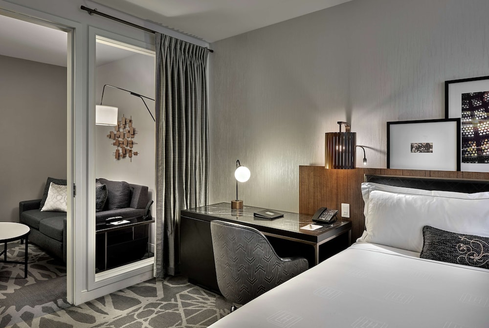 LondonHouse Chicago, Curio Collection by Hilton — Hotel rooms in Chicago, Illinois