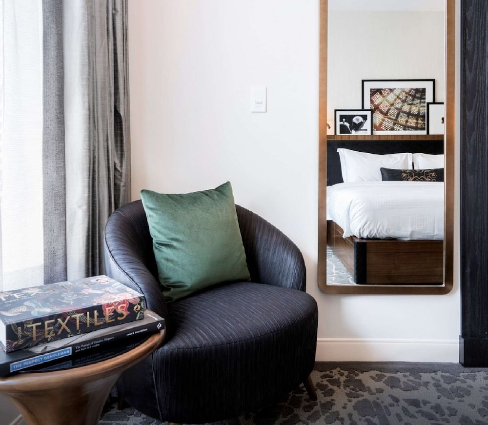 LondonHouse Chicago, Curio Collection by Hilton — Hotel rooms in Chicago, Illinois