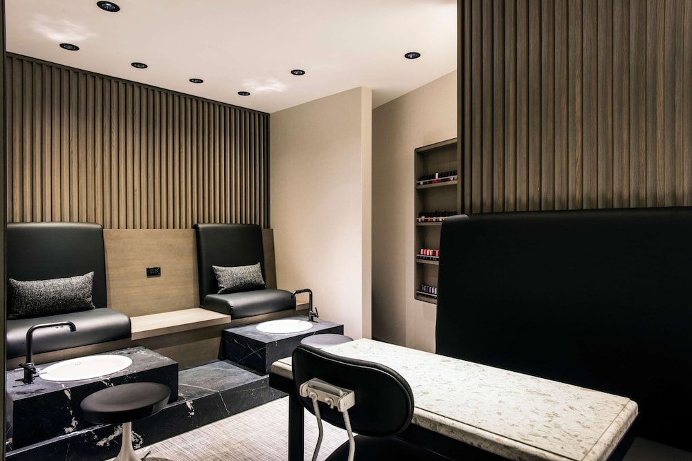 LondonHouse Chicago, Curio Collection by Hilton — Spa in Chicago, Illinois