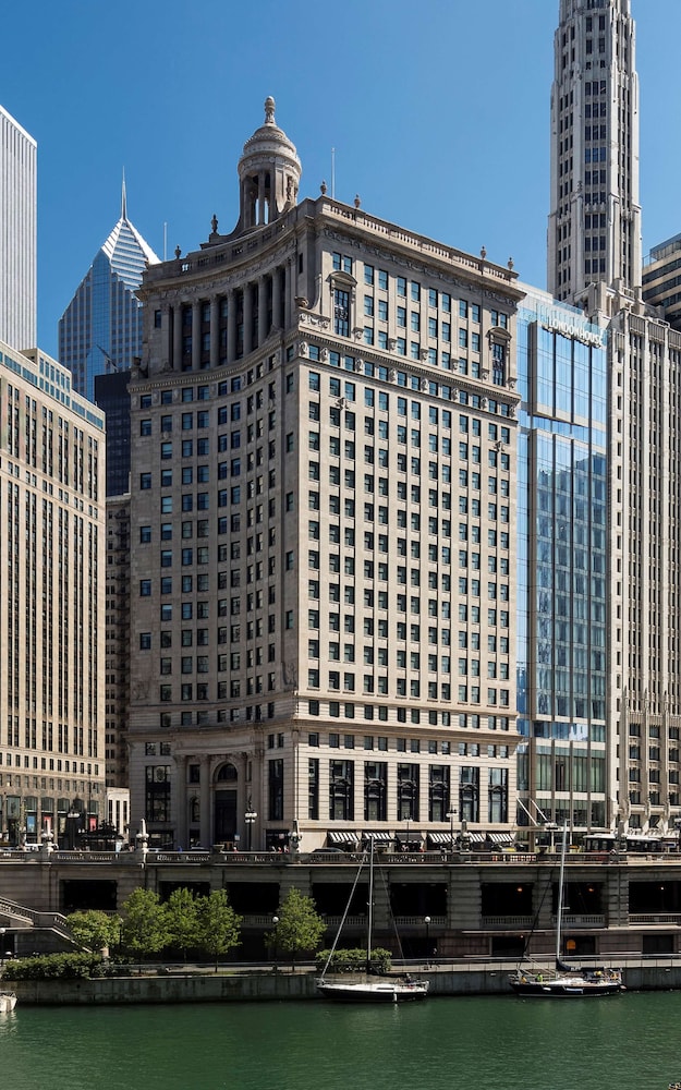 LondonHouse Chicago, Curio Collection by Hilton — Hotel building in Chicago, Illinois