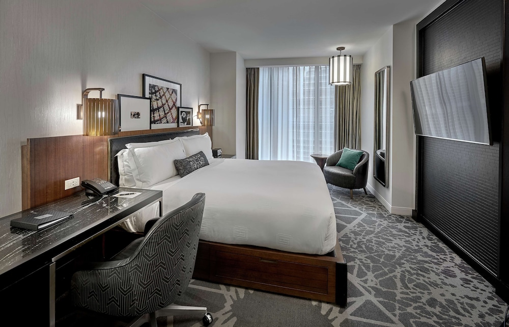 LondonHouse Chicago, Curio Collection by Hilton — Hotel rooms in Chicago, Illinois