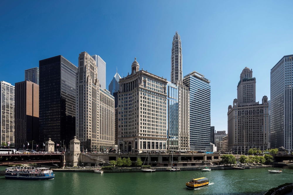 LondonHouse Chicago, Curio Collection by Hilton — Attractions in the area in Chicago, Illinois