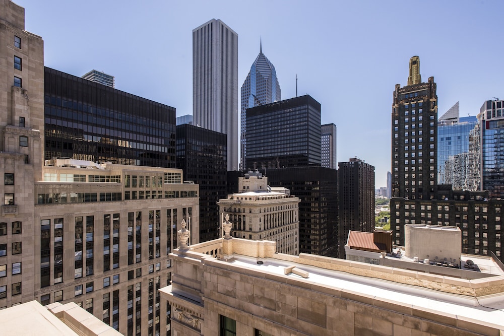 LondonHouse Chicago, Curio Collection by Hilton — Attractions in the area in Chicago, Illinois