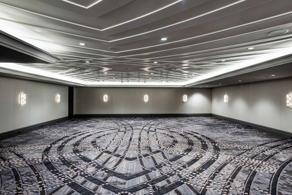 LondonHouse Chicago, Curio Collection by Hilton — Hotel building in Chicago, Illinois