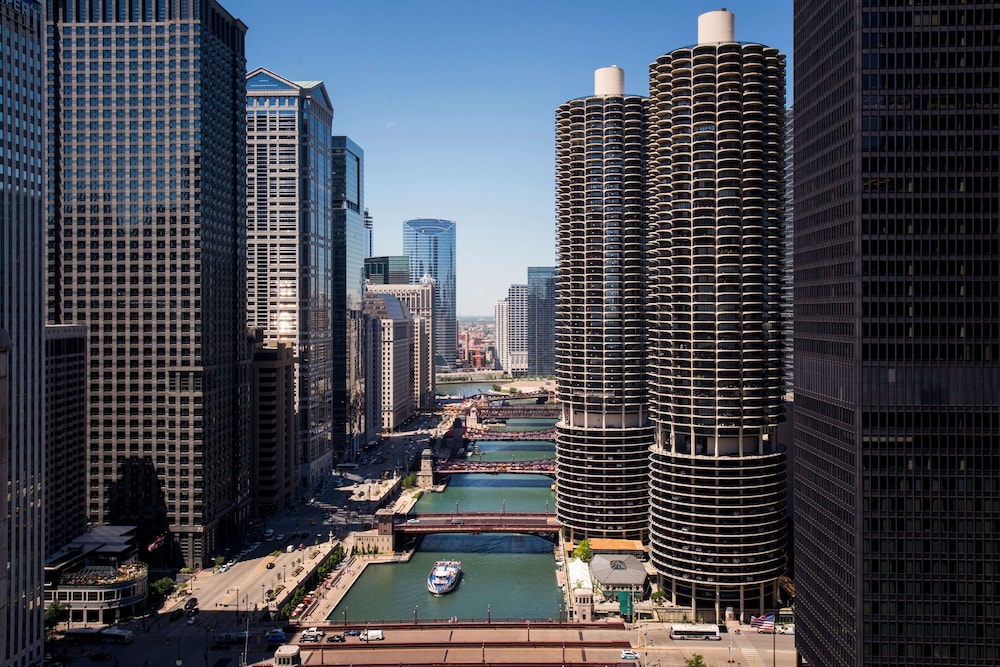 LondonHouse Chicago, Curio Collection by Hilton — Attractions in the area in Chicago, Illinois