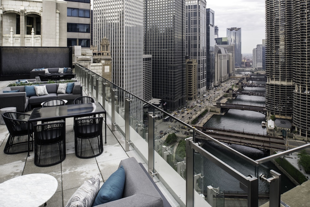 LondonHouse Chicago, Curio Collection by Hilton — Hotel rooms in Chicago, Illinois