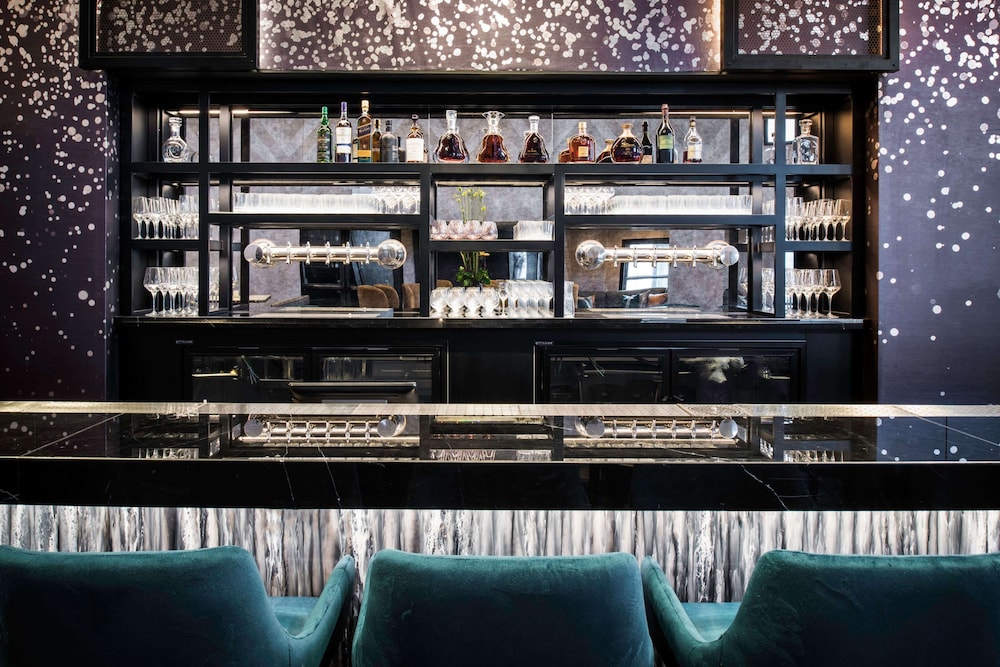 LondonHouse Chicago, Curio Collection by Hilton — Restaurant & bars in Chicago, Illinois